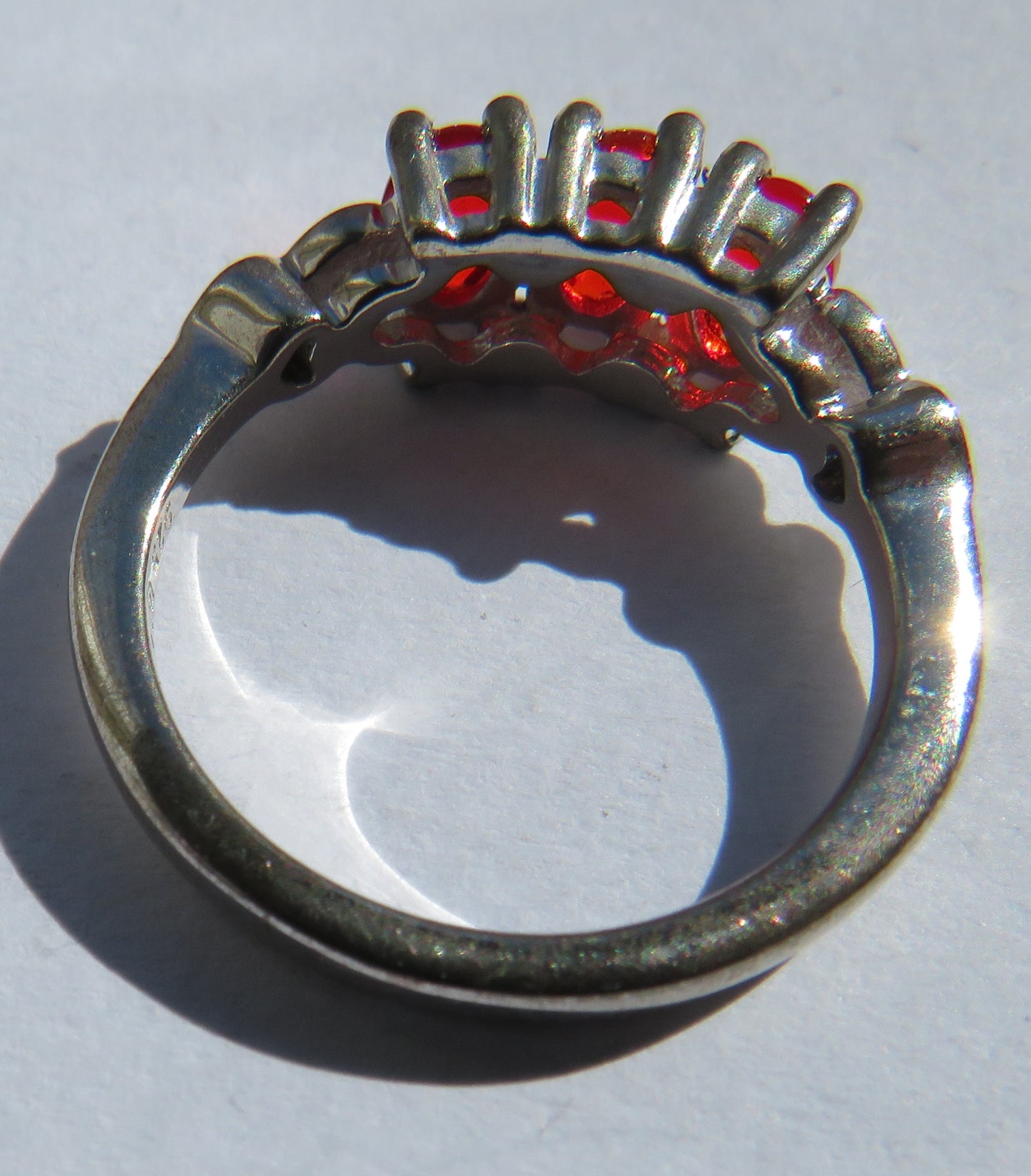 Stylish Ladies Sterling Silver & Red Stone Ring - UK Size N