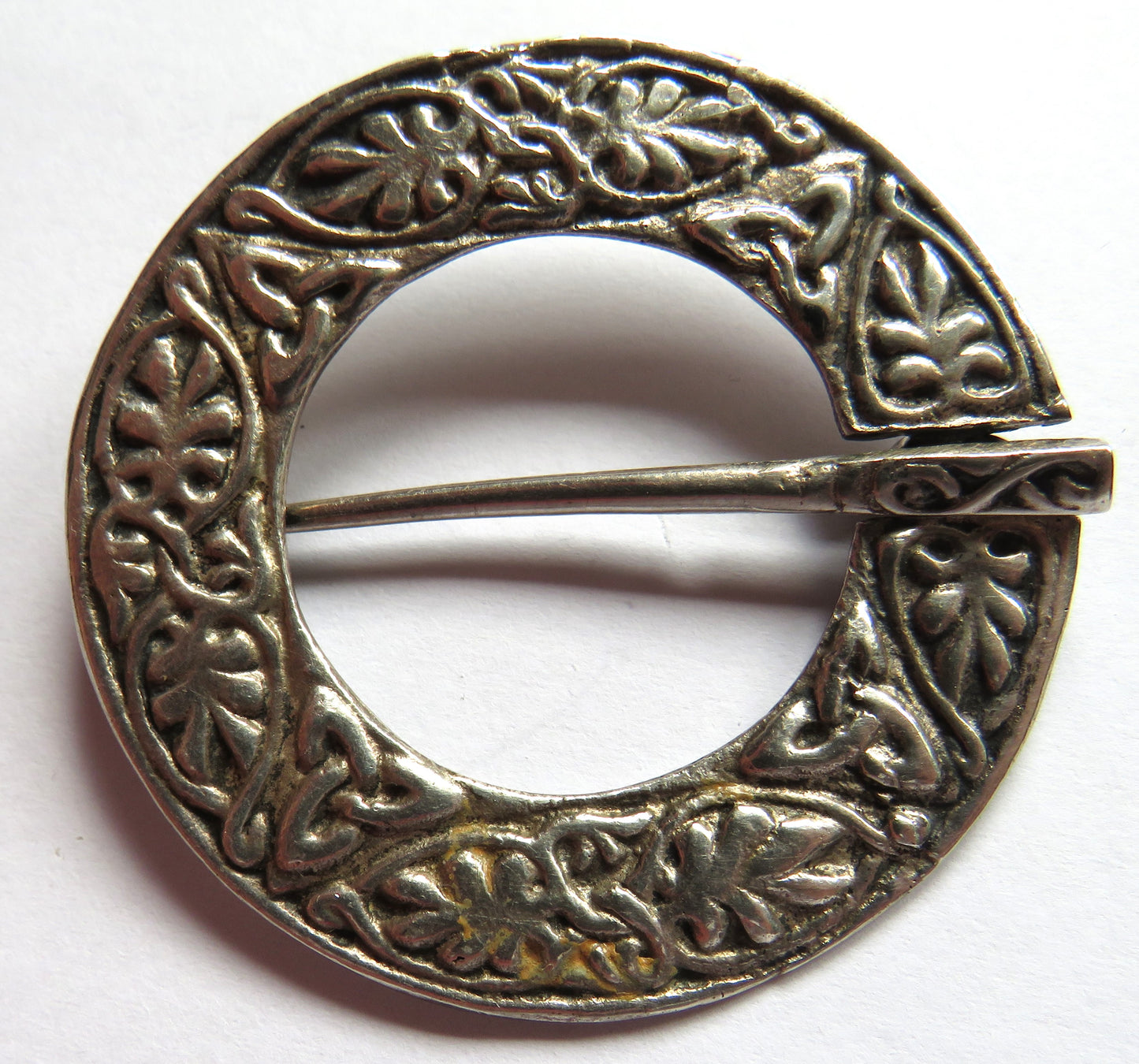 Scottish Sterling Silver Penannular Brooch Hallmarked Glasgow 1941 Henderson & Horner Bros