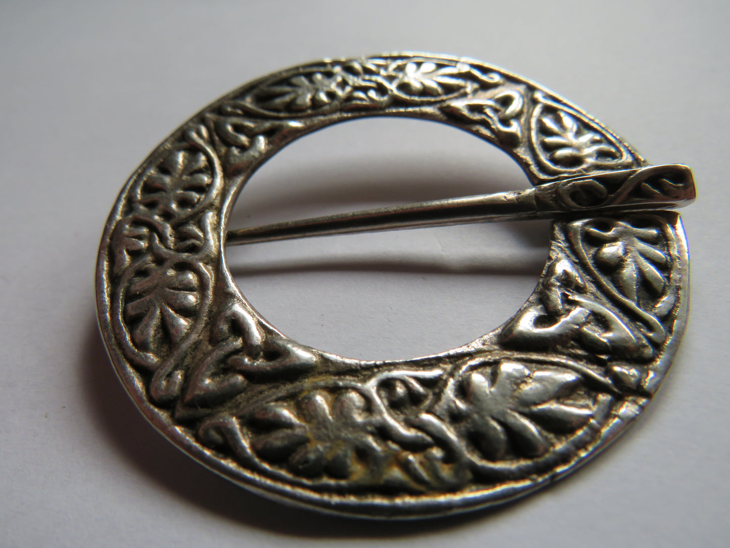 Scottish Sterling Silver Penannular Brooch Hallmarked Glasgow 1941 Henderson & Horner Bros