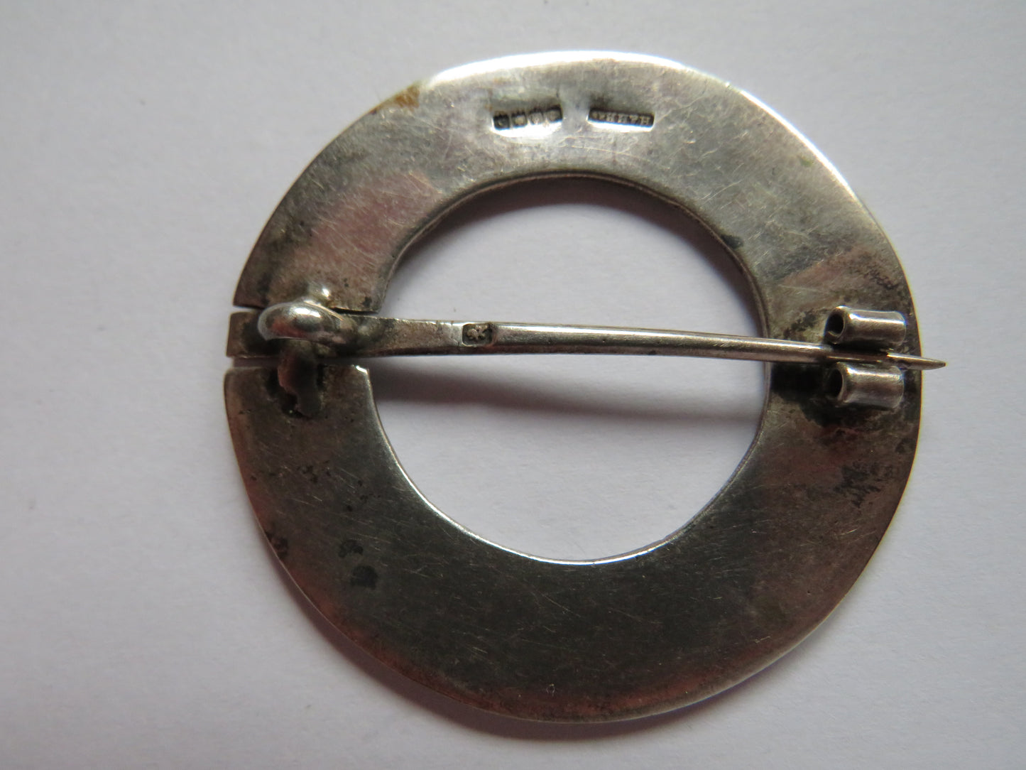 Scottish Sterling Silver Penannular Brooch Hallmarked Glasgow 1941 Henderson & Horner Bros