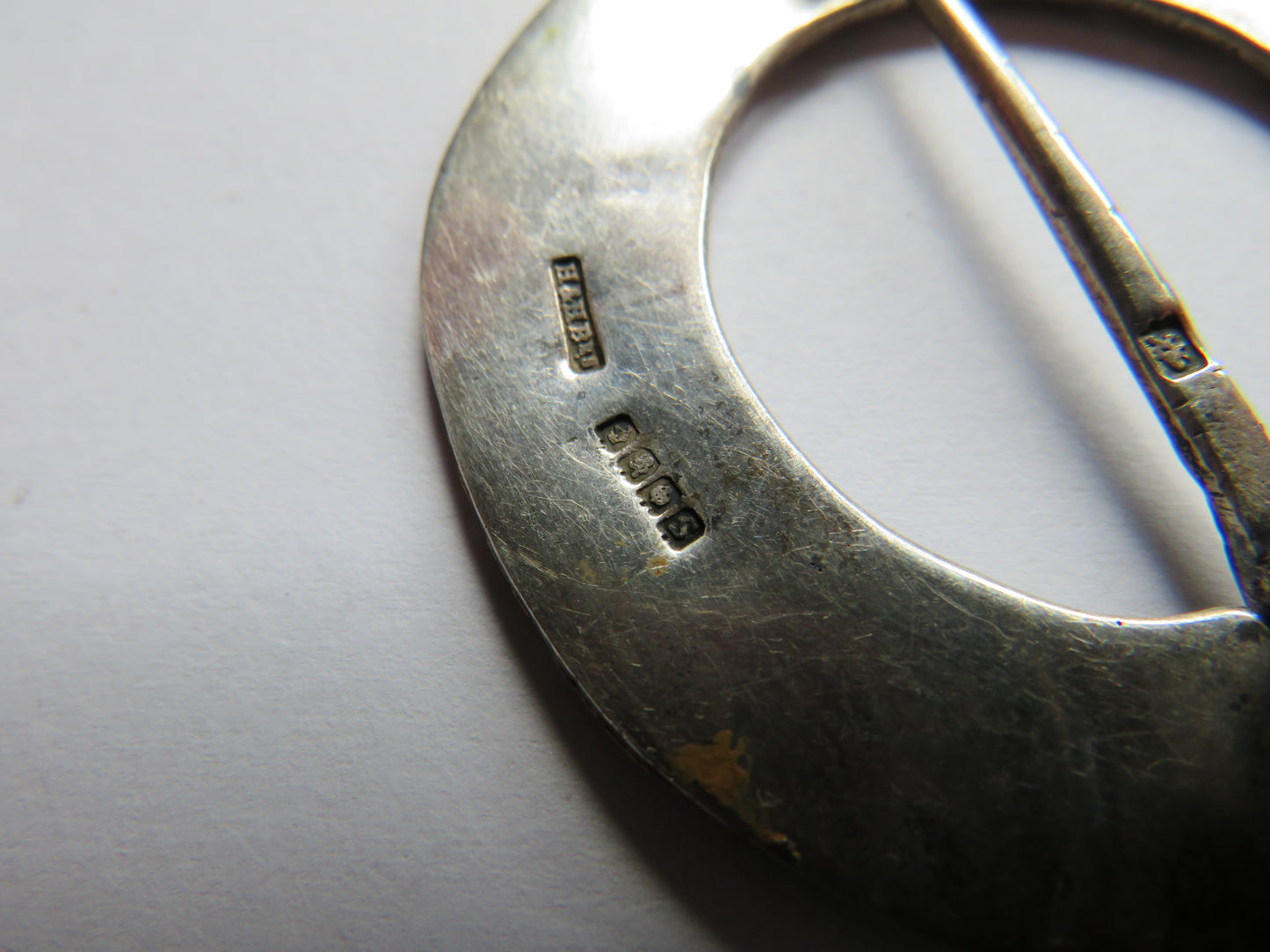 Scottish Sterling Silver Penannular Brooch Hallmarked Glasgow 1941 Henderson & Horner Bros