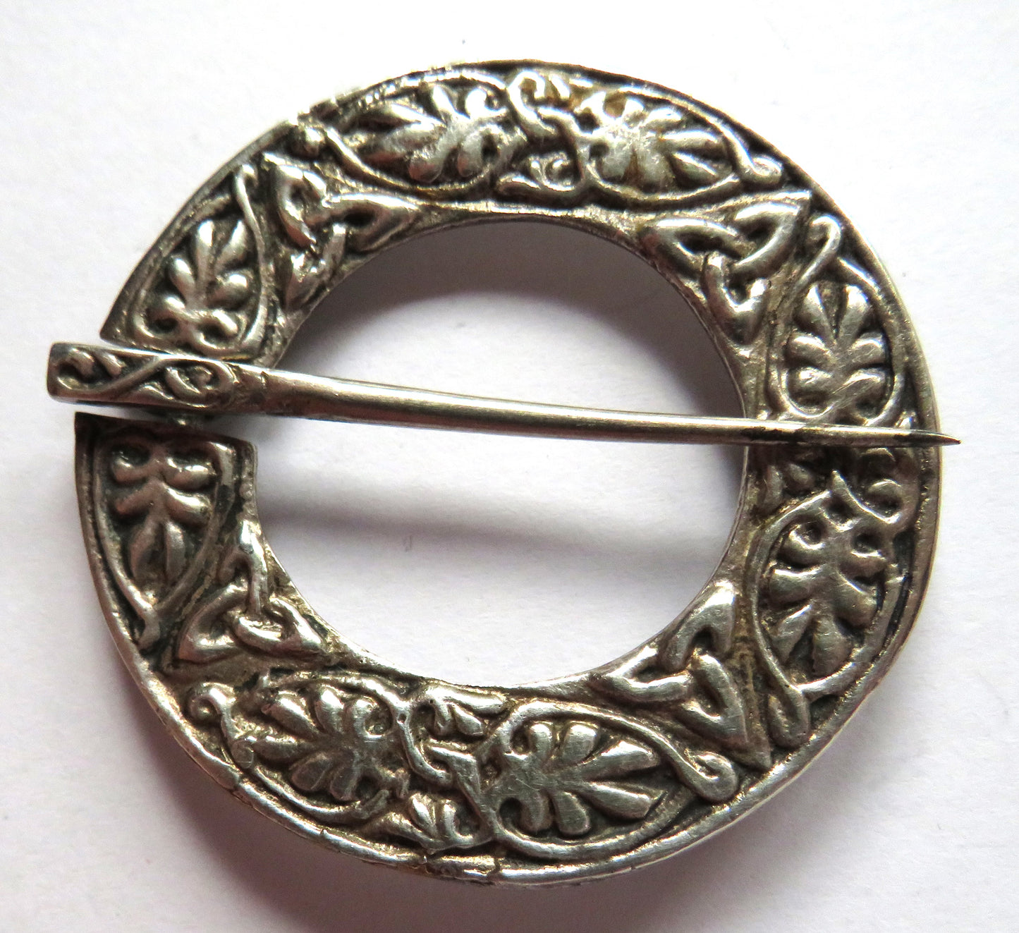 Scottish Sterling Silver Penannular Brooch Hallmarked Glasgow 1941 Henderson & Horner Bros
