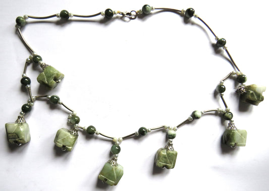 Vintage Ladies Green Hardstone Necklace