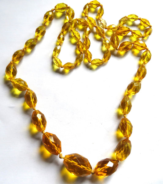 Vintage Ladies Amber / Citrine Glass Graduated Beaded Necklace