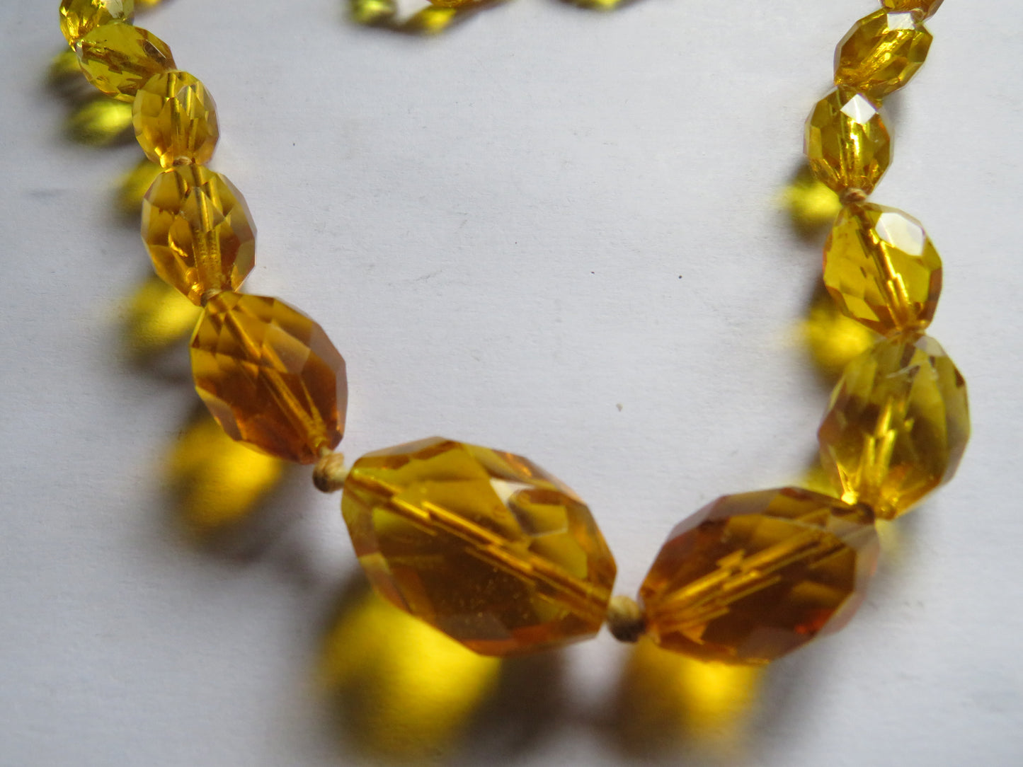 Vintage Ladies Amber / Citrine Glass Graduated Beaded Necklace