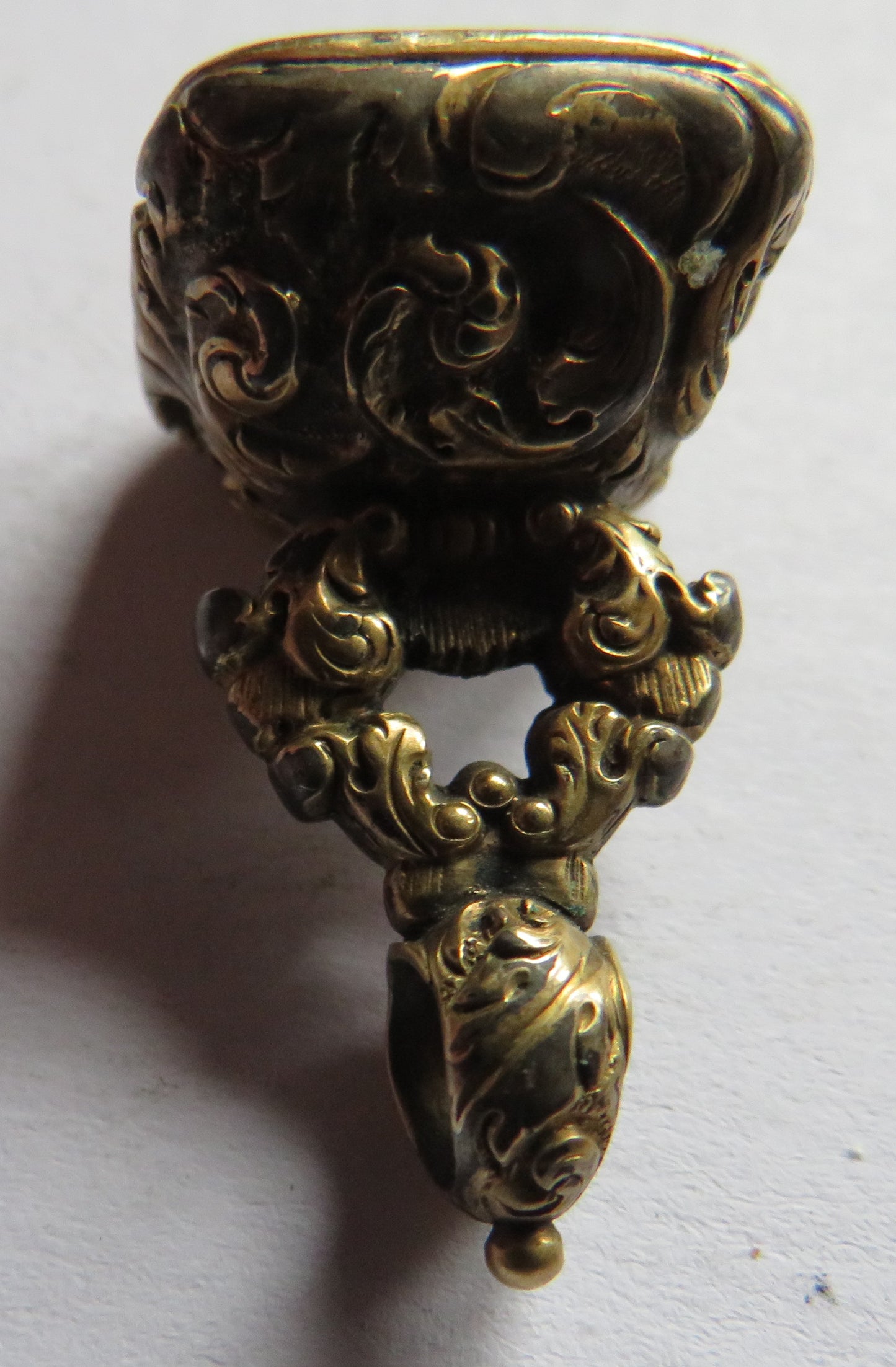Antique Yellow Metal & Agate Fob Seal