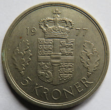 Load image into Gallery viewer, 1977 Denmark 5 Kroner Coin
