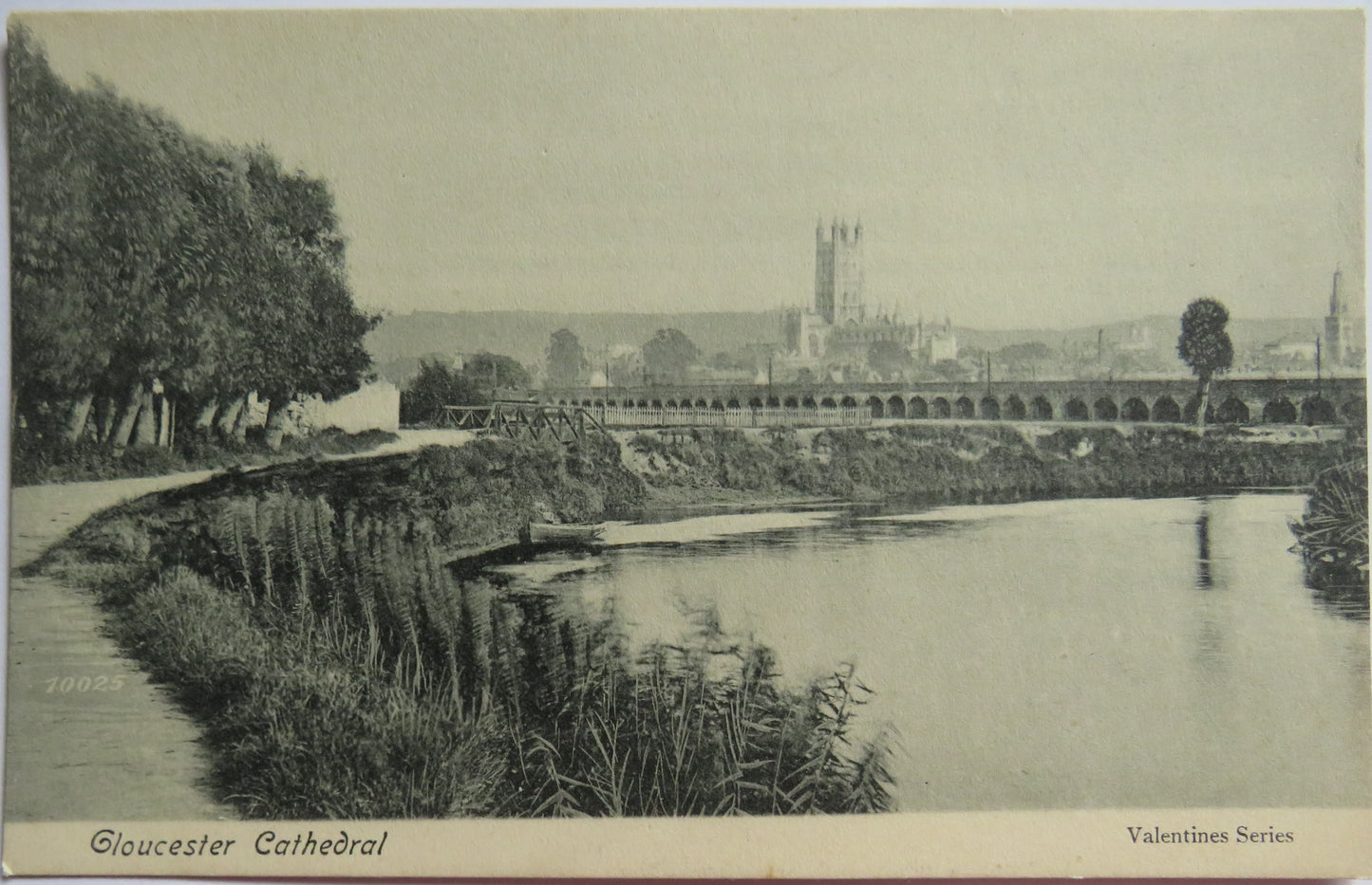 Vintage Postcard of Gloucester Cathedral