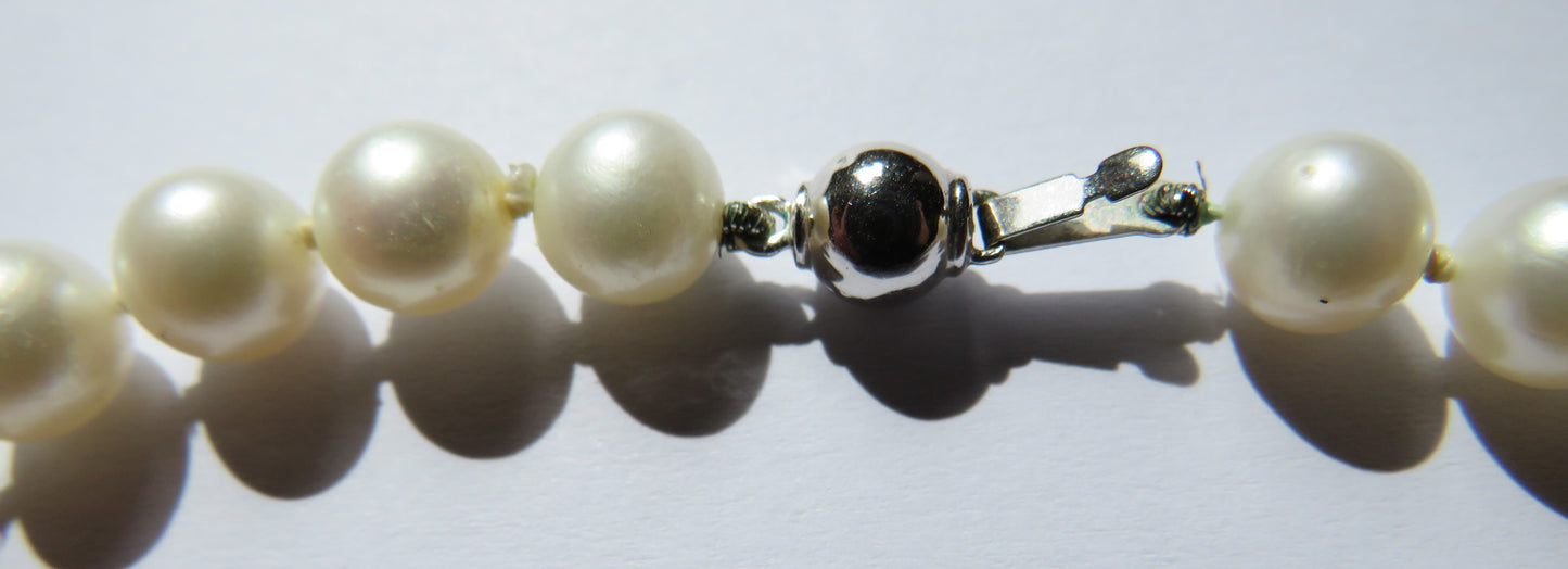 Good Quality Cultured Pearl Necklace With 9ct White Gold Clasp