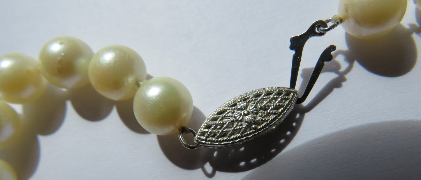 Good Quality Vintage Cultured Pearl Necklace With 14ct White Gold Clasp