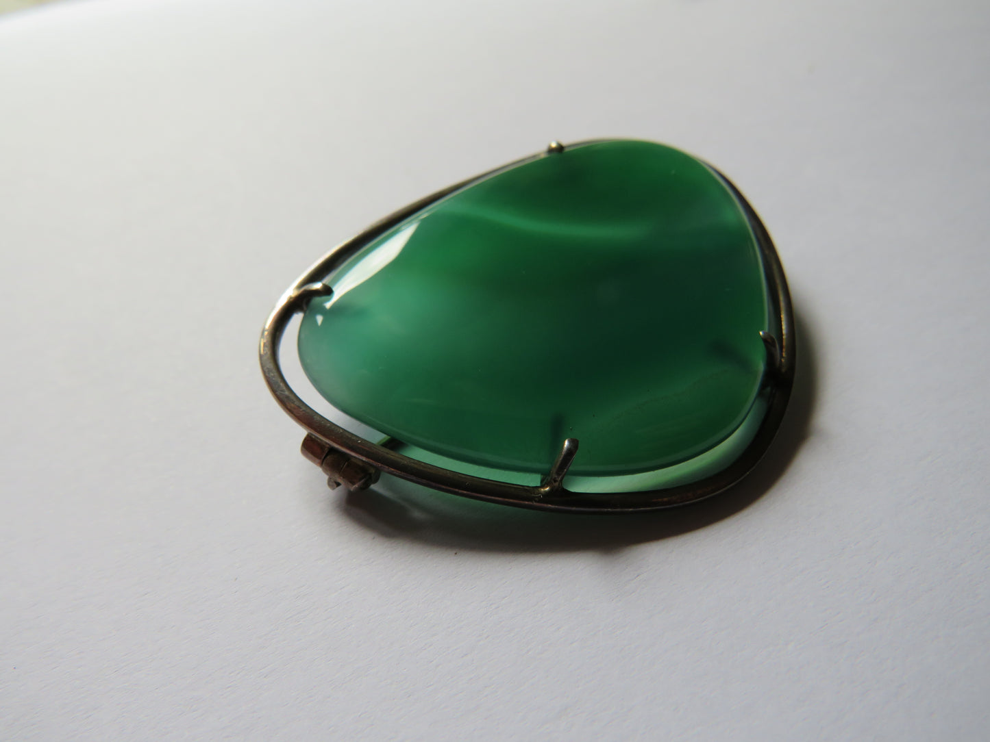 Nice Quality Green Agate & White Metal Brooch