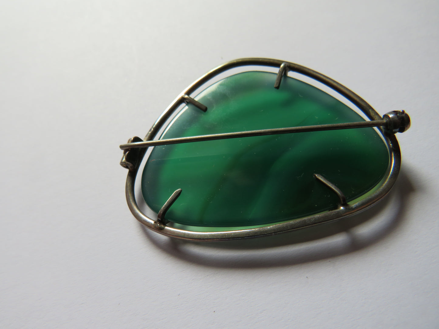 Nice Quality Green Agate & White Metal Brooch