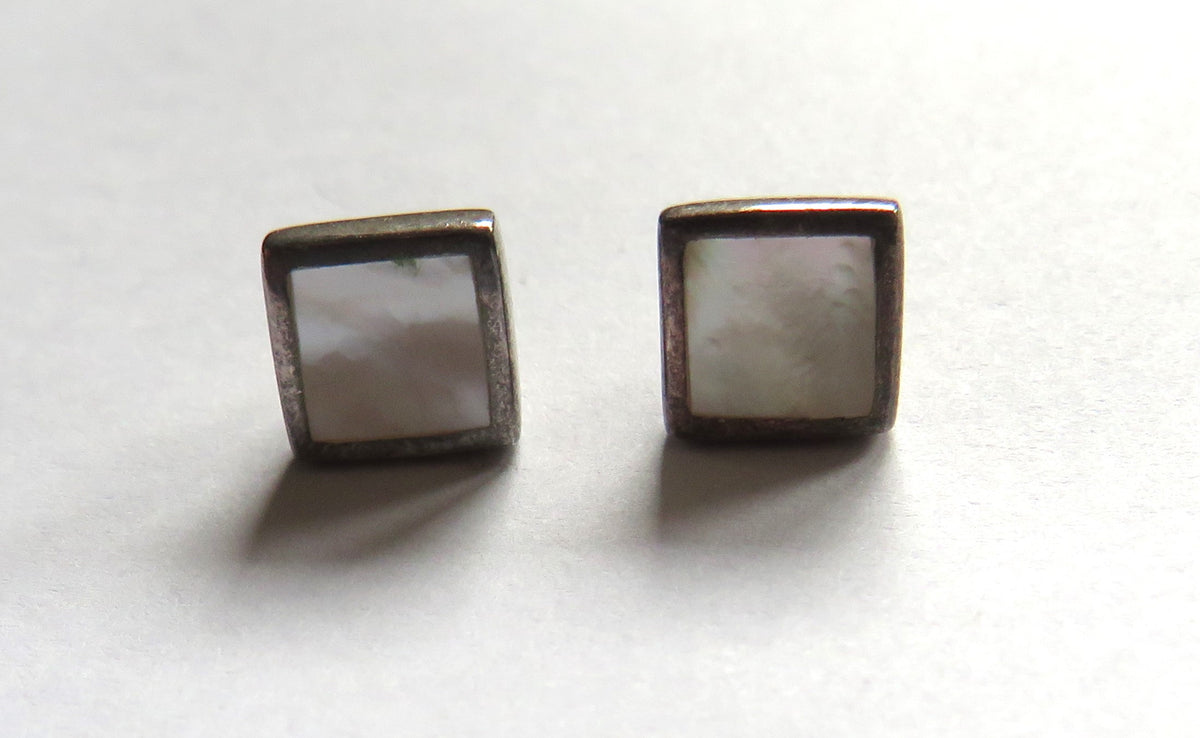 Stylish Pair of Ladies Sterling & Mother of Pearl Earrings