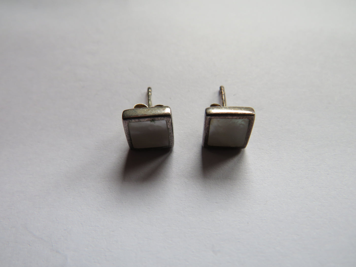 Stylish Pair of Ladies Sterling & Mother of Pearl Earrings