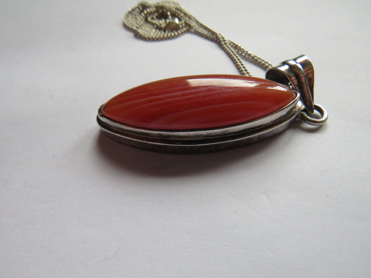 Vintage Sterling Silver & Agate Pendant & Necklace