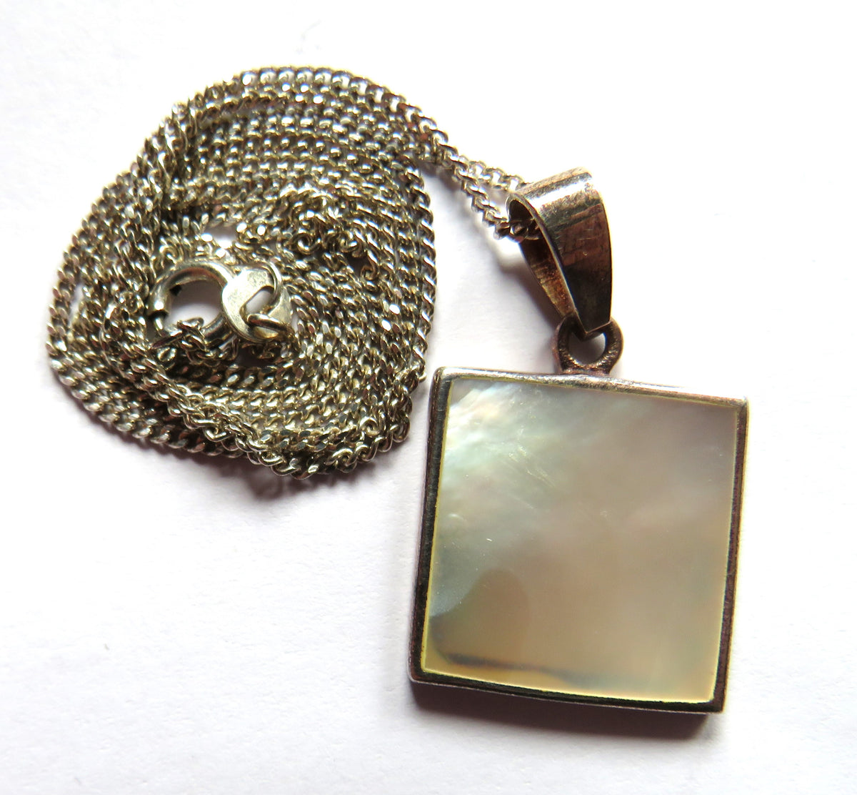 Stylish Sterling Silver Necklace & Mother of Pearl Pendant