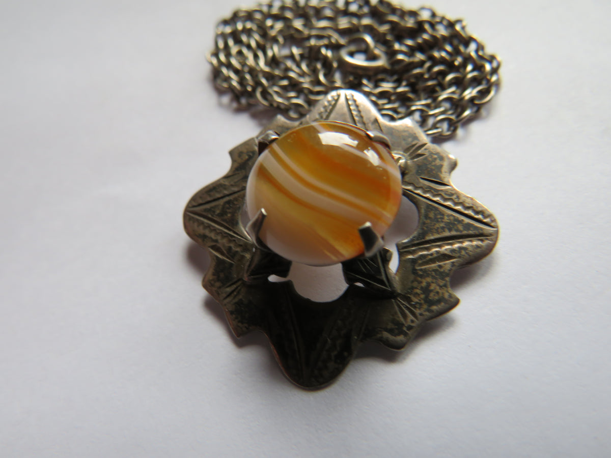 Vintage Sterling Silver & Agate Pendant & Necklace Hallmarked Birmingham 1970