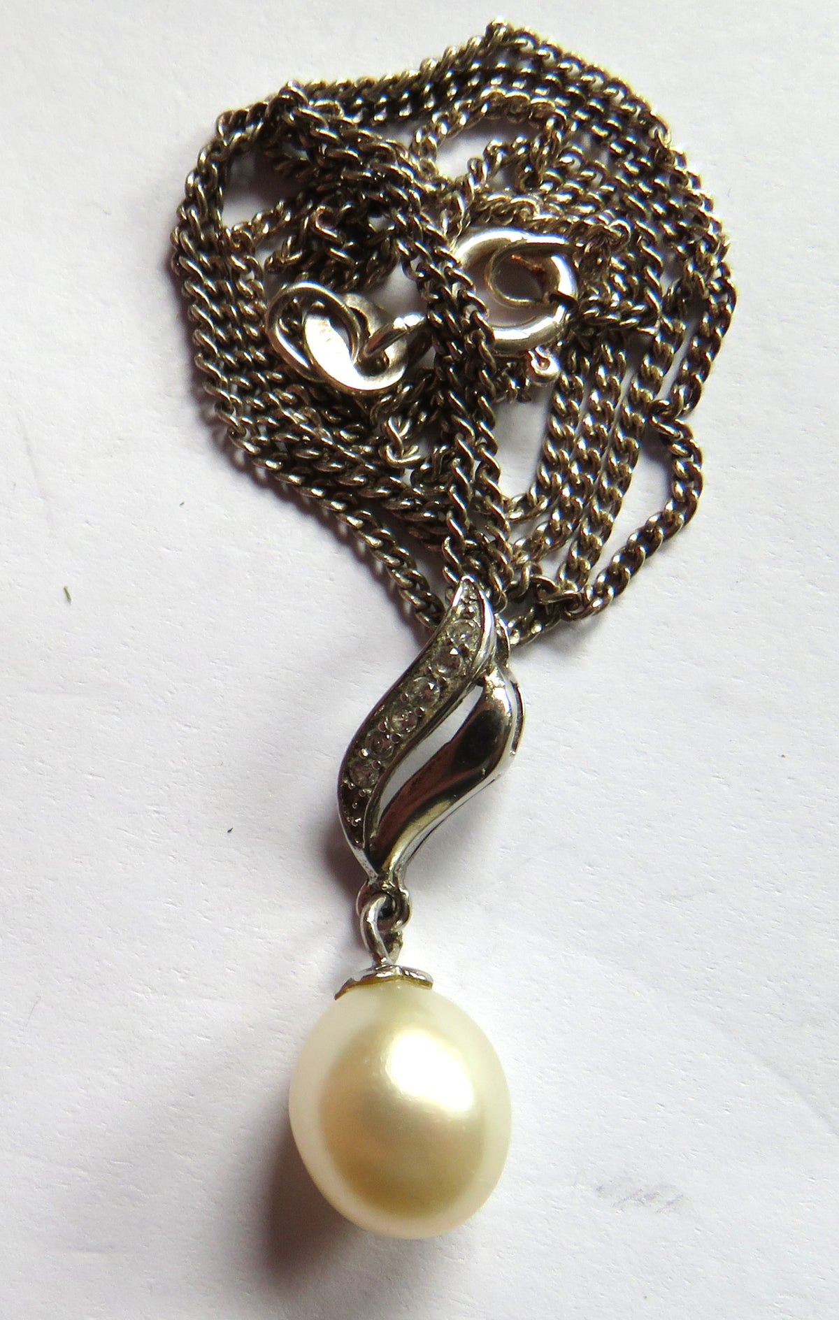 Stylish Ladies Sterling Silver & Peal & Necklace