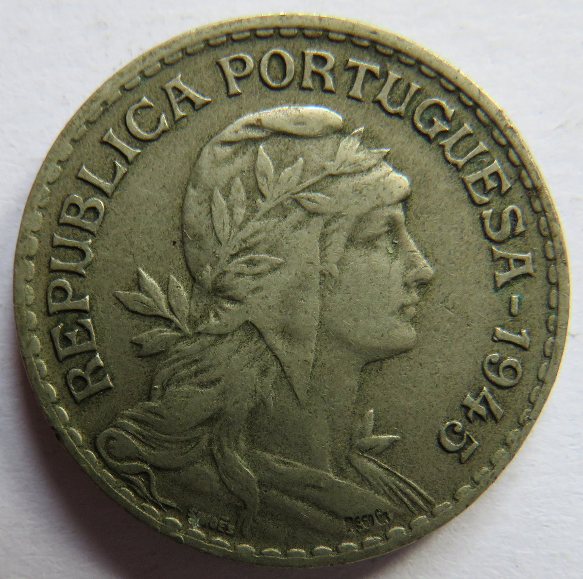 1945 Portugal One Escudo Coin image 2