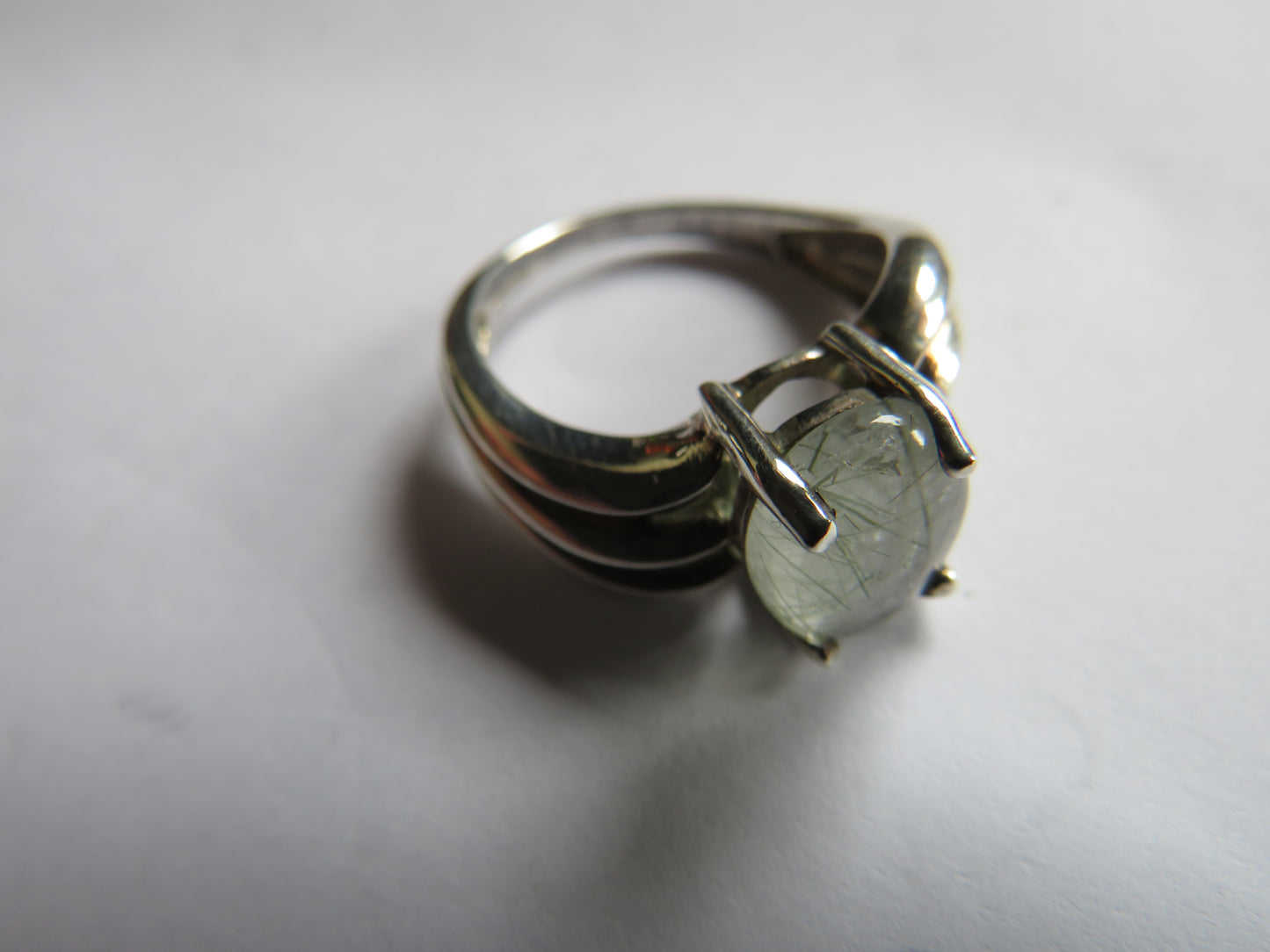 A Good Quality Ladies Sterling Silver & Moss Agate Ring - UK Size N