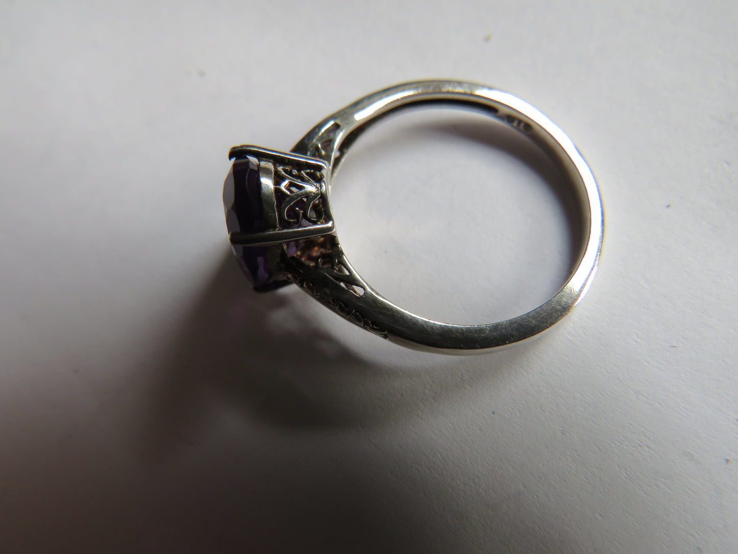 Stylish Ladies Sterling Silver & Purple Stone Ring - UK Size P