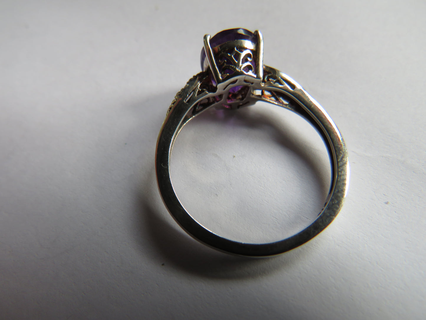 Stylish Ladies Sterling Silver & Purple Stone Ring - UK Size P