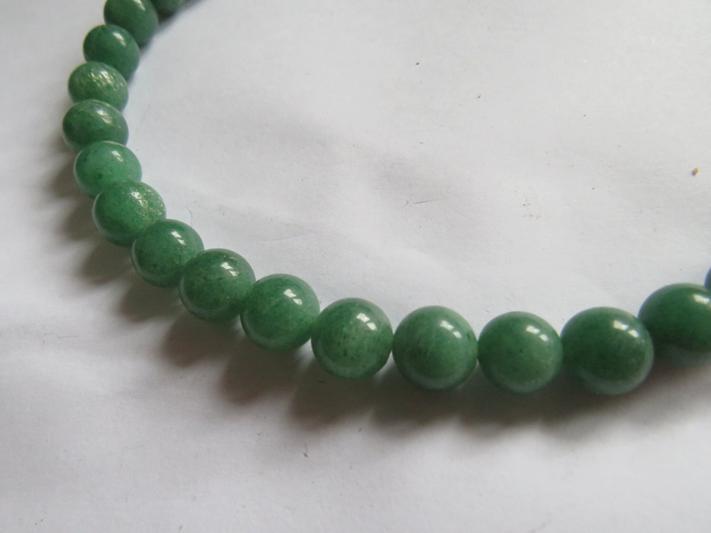 Vintage Jade Bead Ladies Necklace