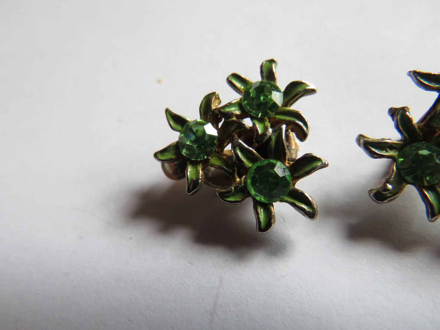 Vintage Ladies Floral Green Clip On Earrings