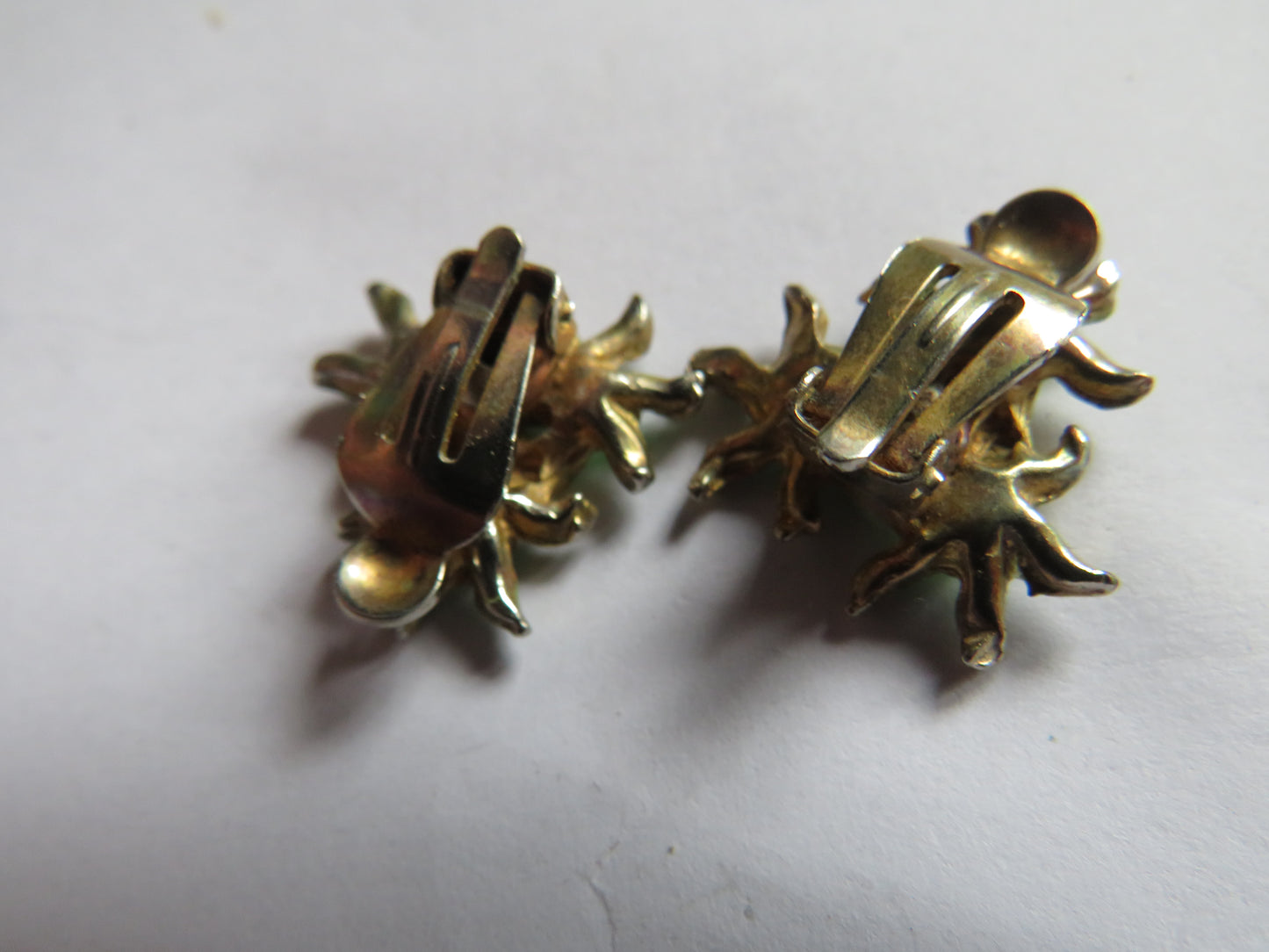 Vintage Ladies Floral Green Clip On Earrings