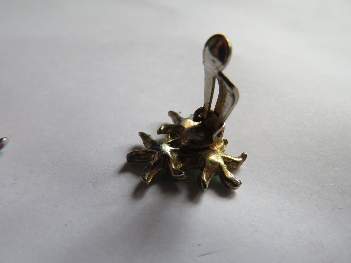 Vintage Ladies Floral Green Clip On Earrings