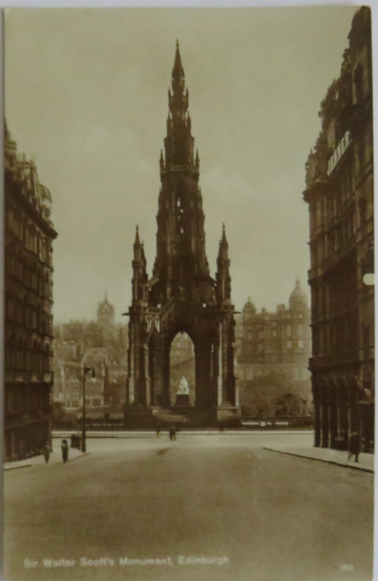 Vintage Postcard Of Sir Walter Scott's Monument, Edinburgh