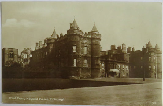 Vintage Postcard Of West Front Holyrood Palace, Edinburgh