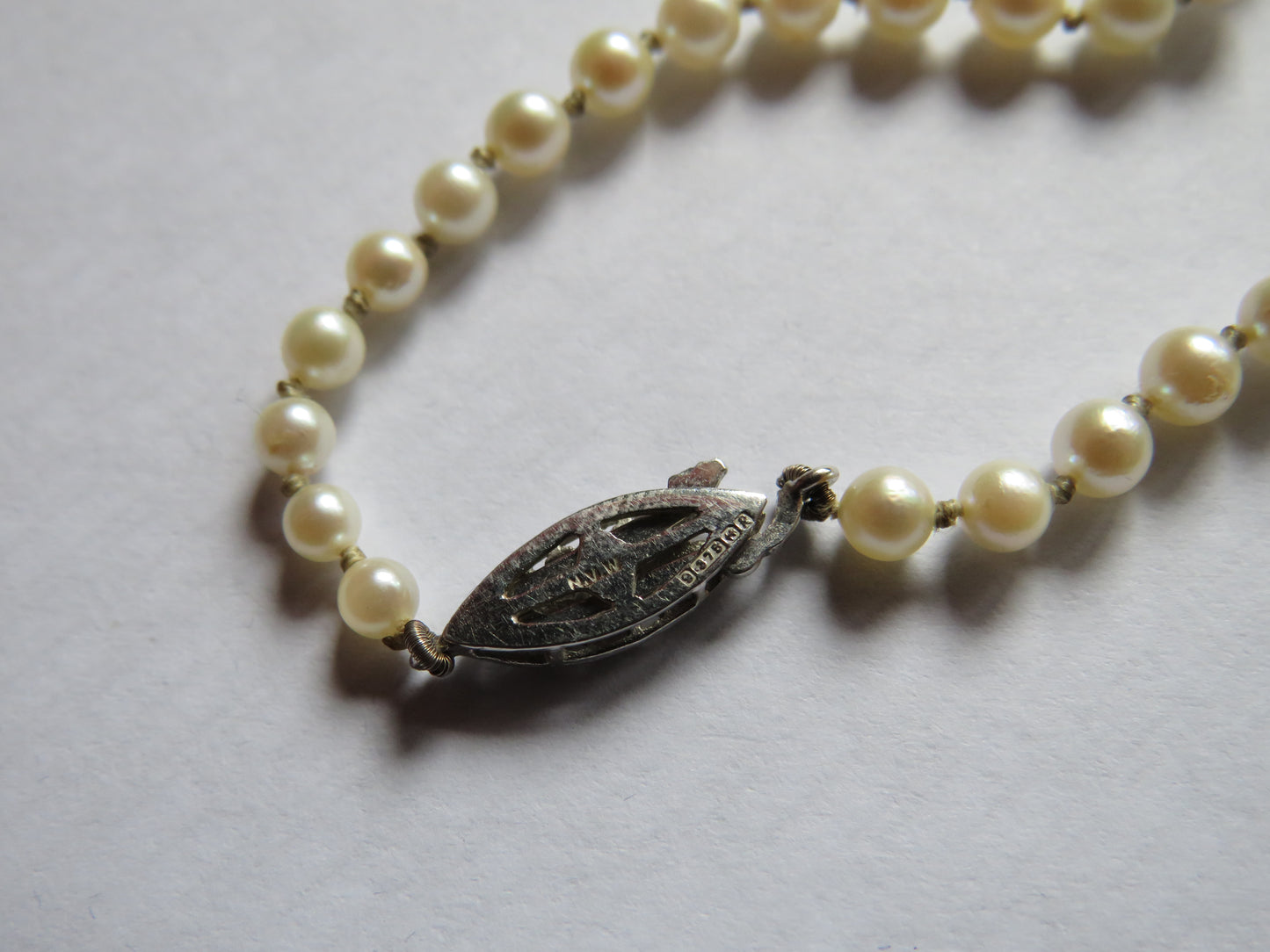 A Quality Ladies Graduated Cultured Pearl Necklace With 9ct White Gold Clasp