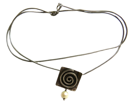 Ladies Sterling Silver Necklace & Pendant With Pearl