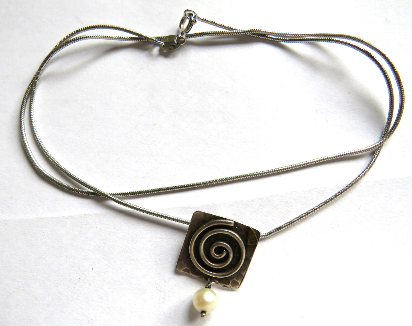 Ladies Sterling Silver Necklace & Pendant With Pearl