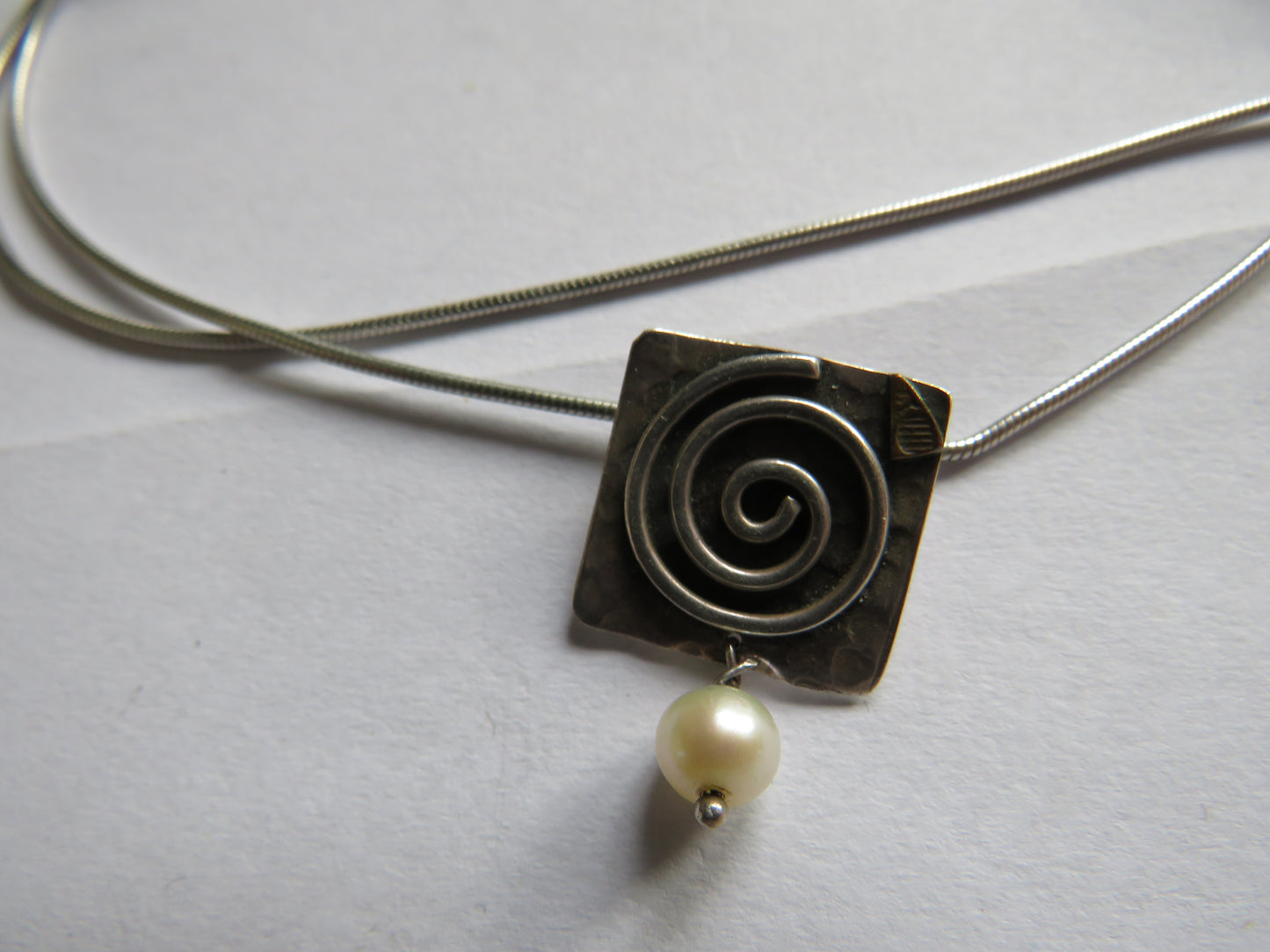 Ladies Sterling Silver Necklace & Pendant With Pearl