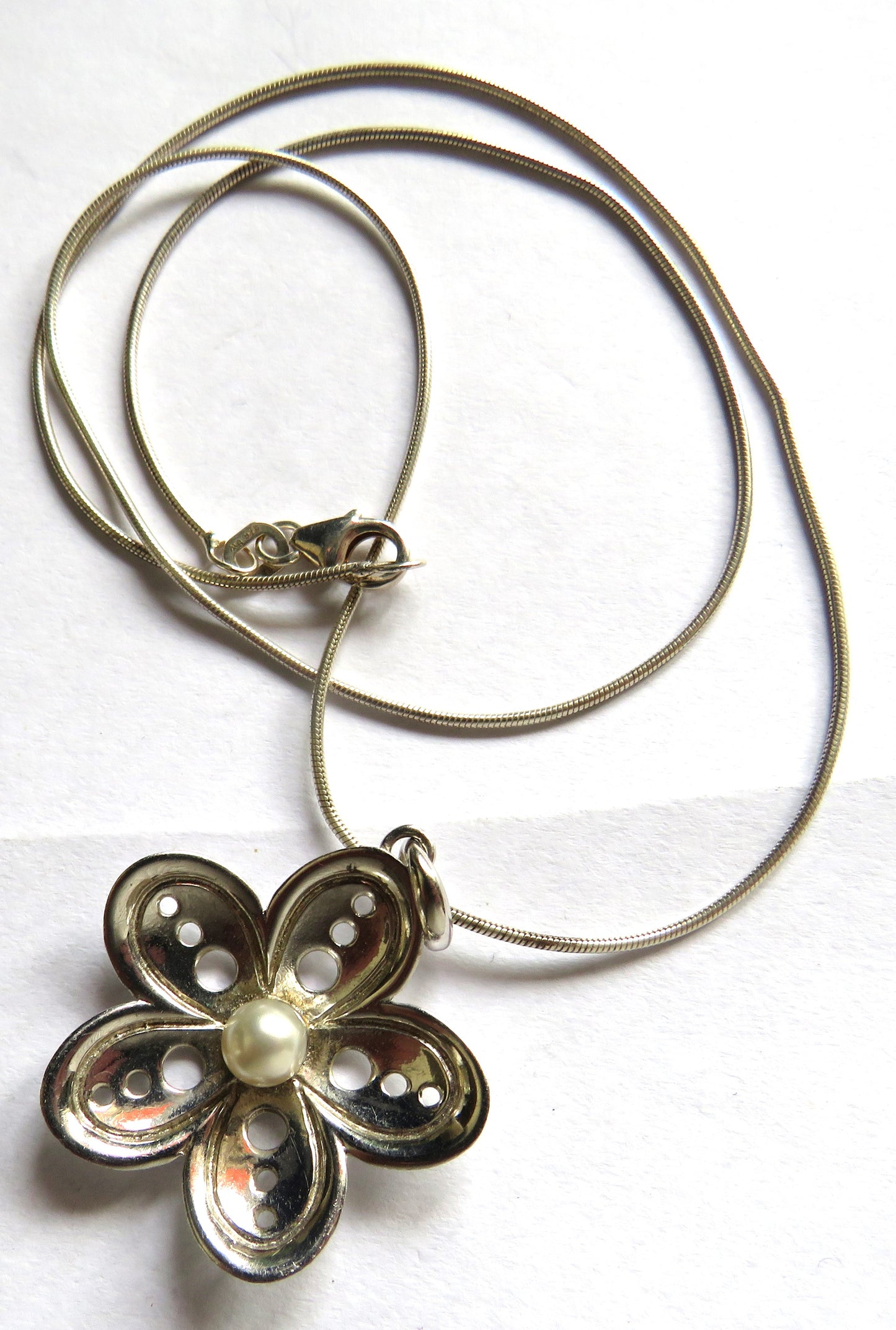 Stylish Ladies Sterling Silver Necklace & Pendant By Fiorelli