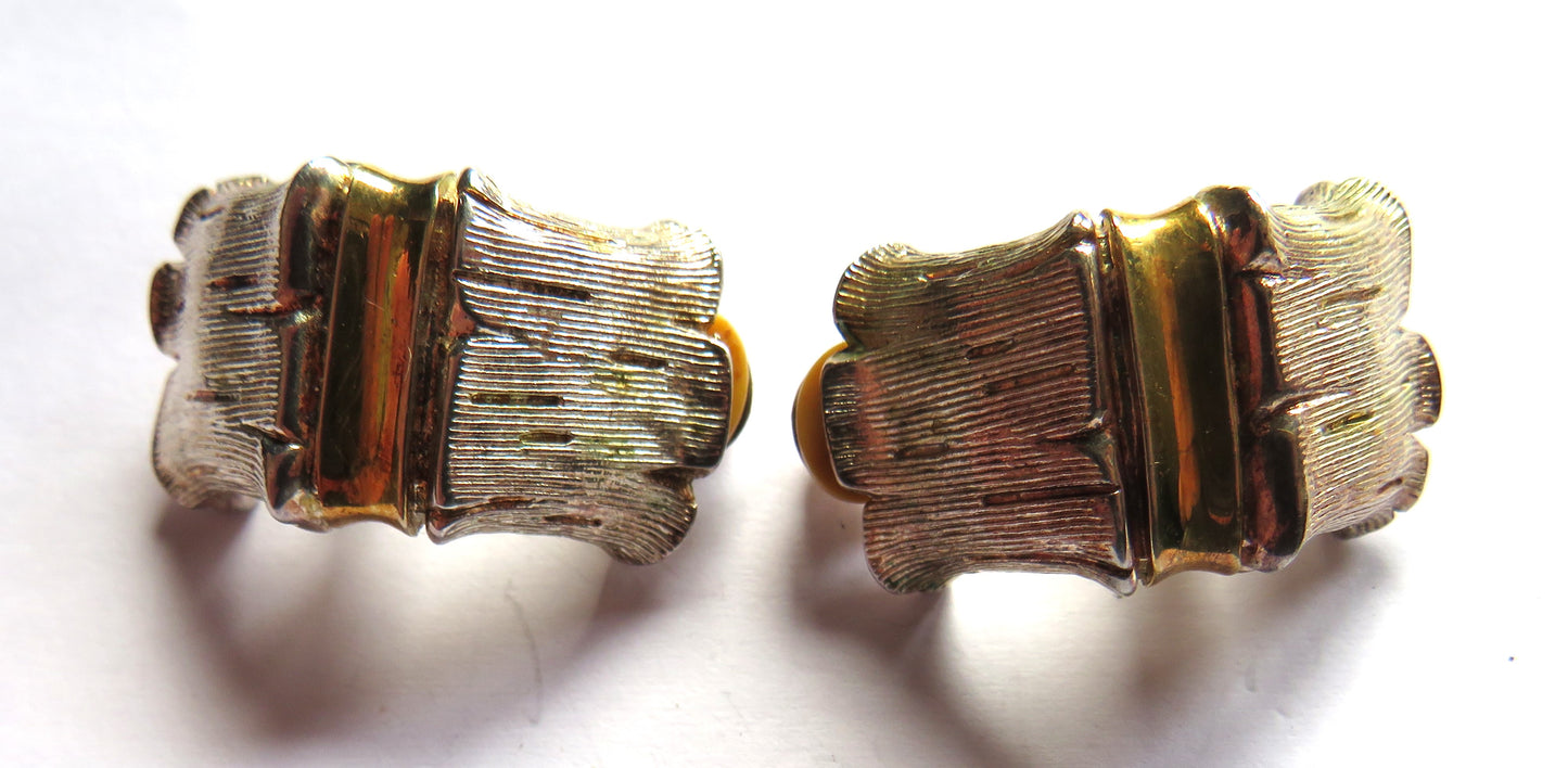 Unusual Ladies Modernist White & Gold Metal Chunky Clip On Earrings