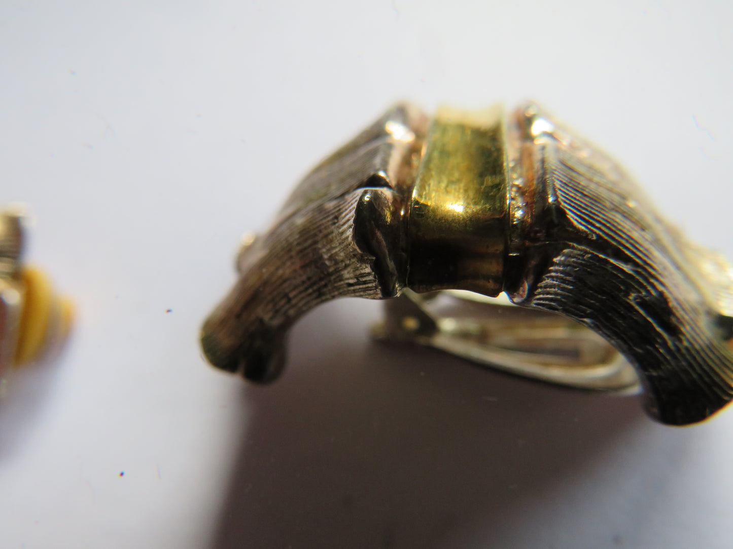Unusual Ladies Modernist White & Gold Metal Chunky Clip On Earrings
