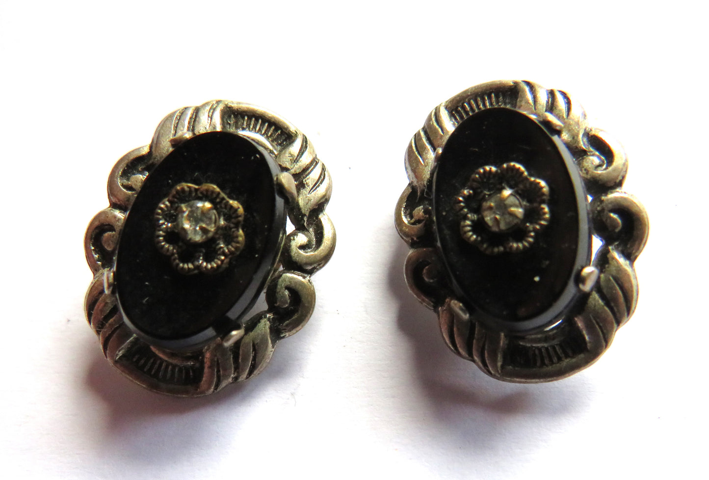Vintage Ladies White Metal & Black Stone Clip On Earrings
