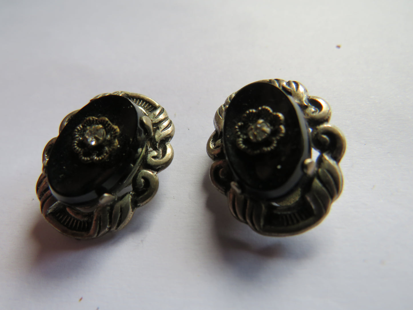 Vintage Ladies White Metal & Black Stone Clip On Earrings
