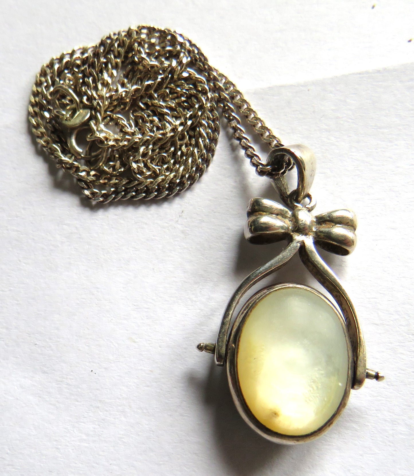 Ladies Sterling Silver Necklace & Pendant With Spinning Black / White Pendant