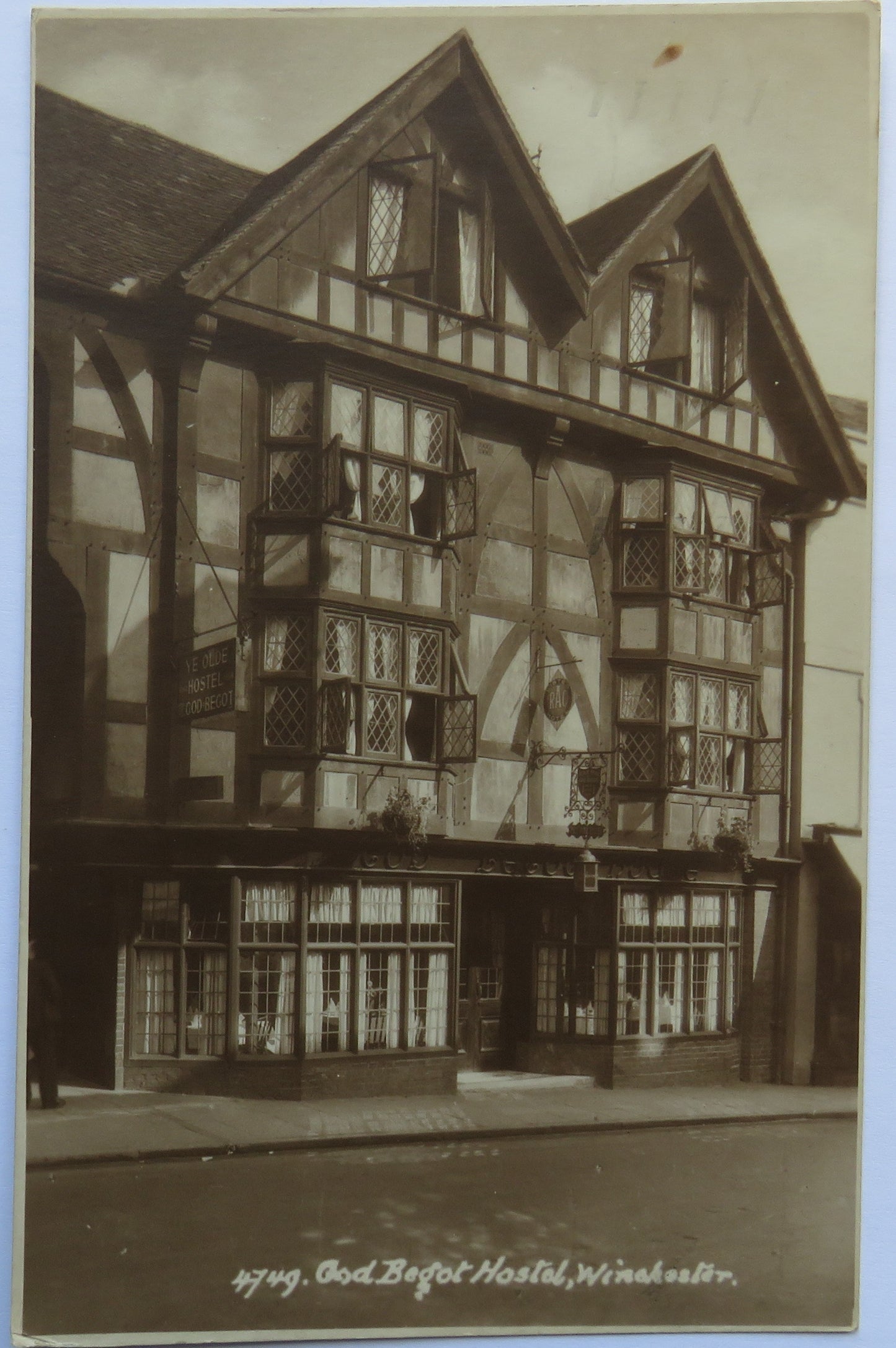 Vintage Postcard of God Begot Hostel, Winchester, 1933