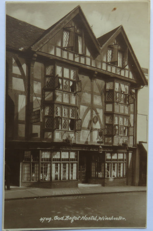 Vintage Postcard of God Begot Hostel, Winchester, 1933