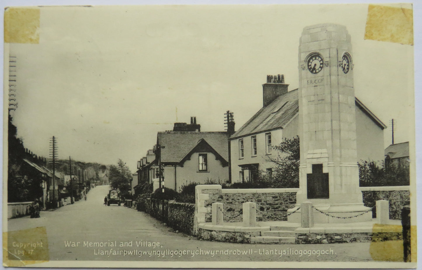 Vintage Postcard of War Memorial and Village Llanfairpwllgwyngyllgogerychwyrndrobwllllan-llantysiliogogogoch