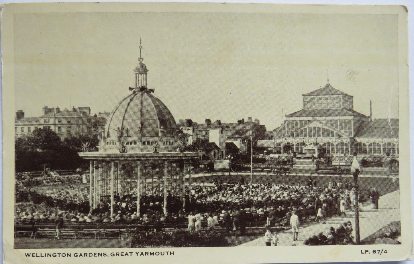 Antique Postcard of Wellington Gardens, Great Yarmouth