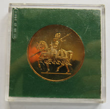 Load image into Gallery viewer, Warwick Castle Solid Proof Medallion Cased Coin
