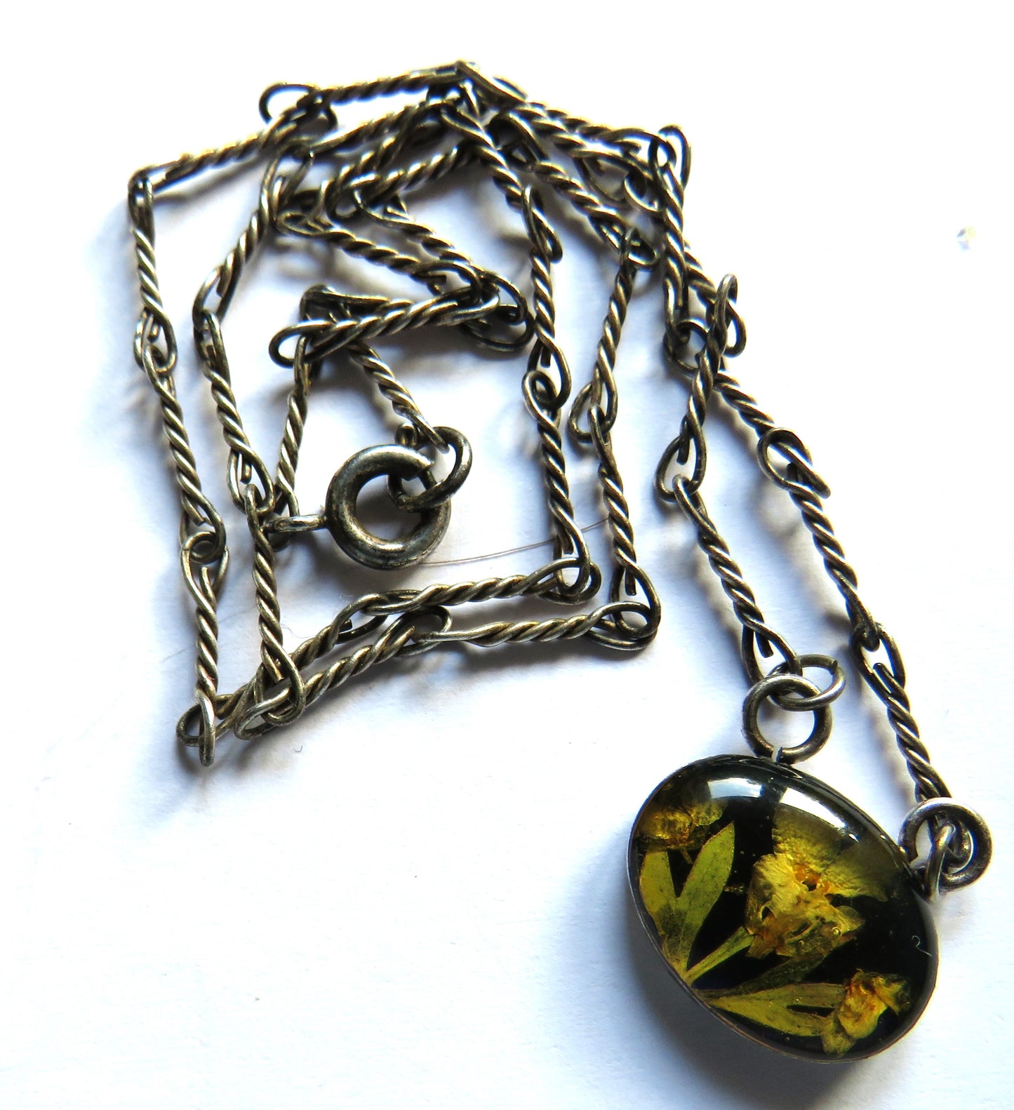 Vintage Ladies White Metal Floral Necklace