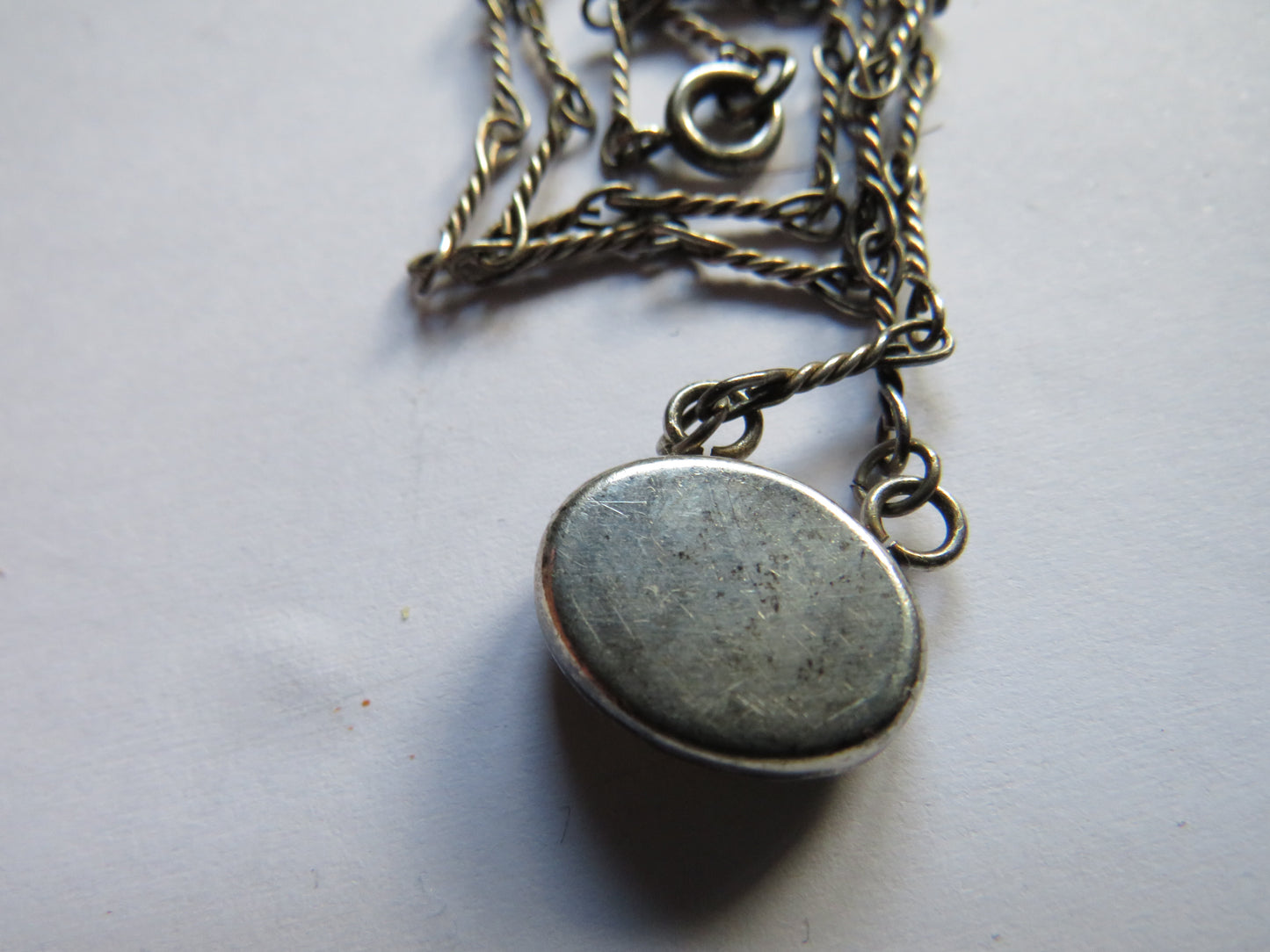 Vintage Ladies White Metal Floral Necklace