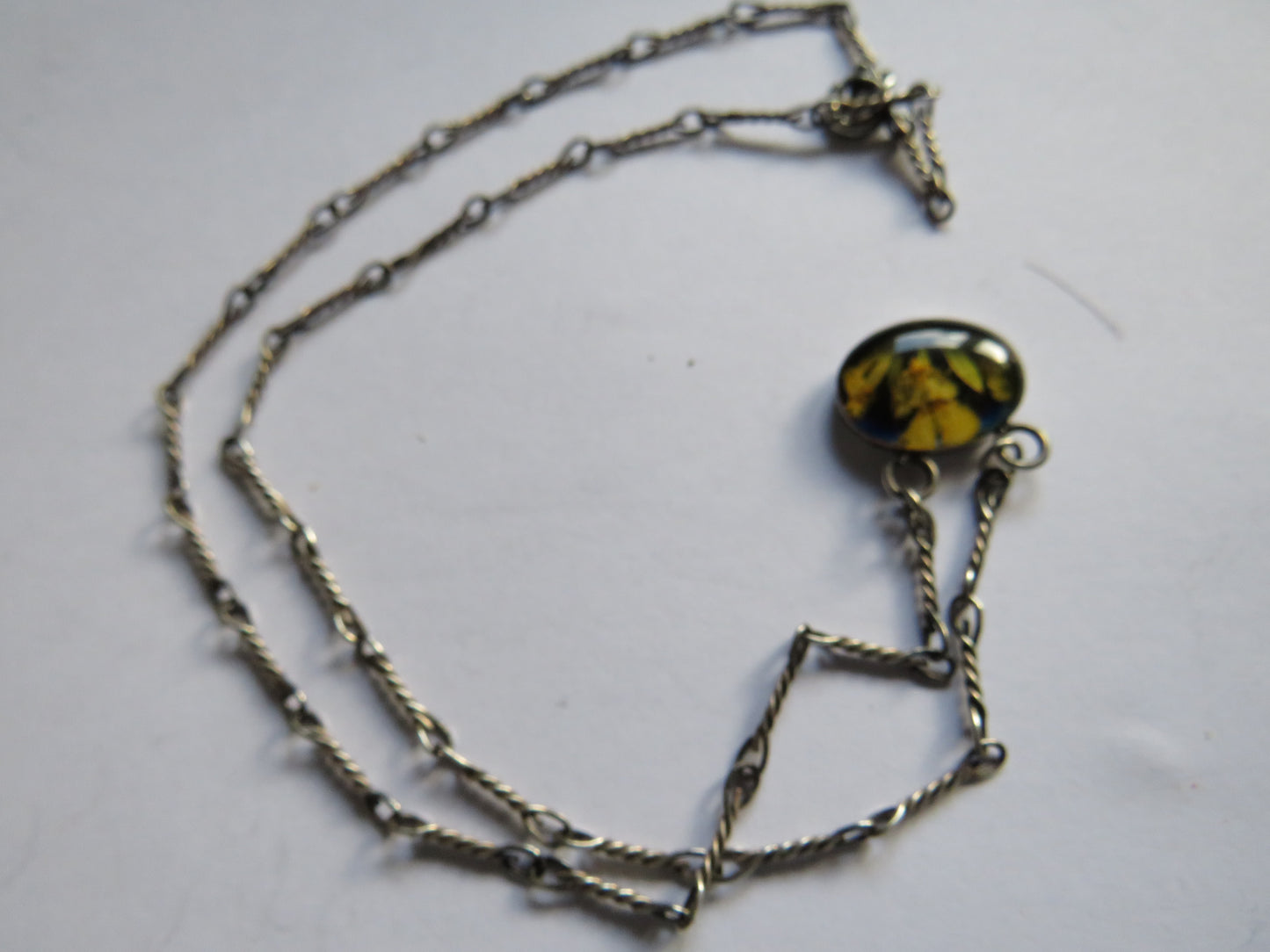 Vintage Ladies White Metal Floral Necklace